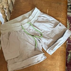 Columbia Women's XS Beige Cargo Shorts